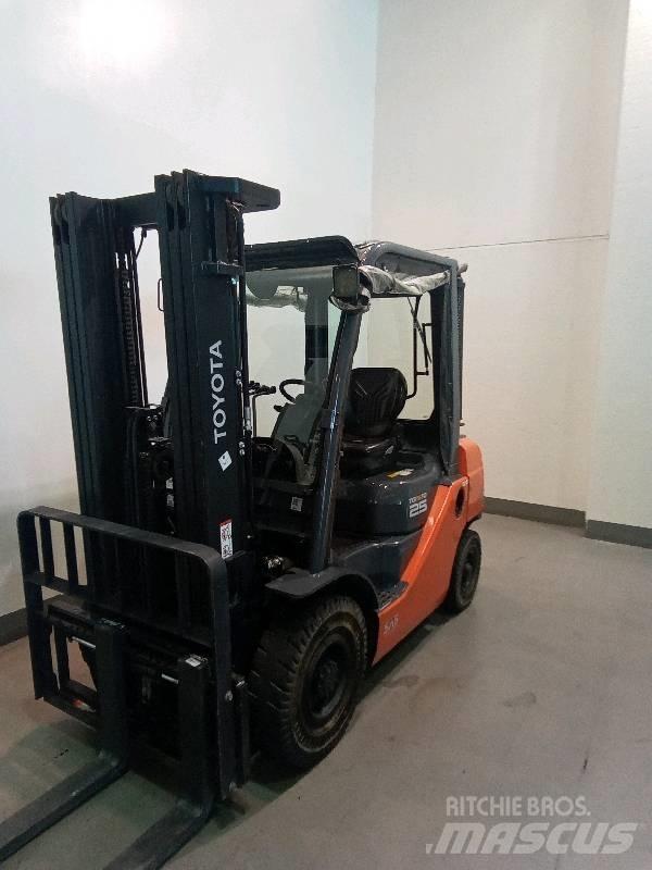 Toyota 8 FDF 25 Dizel forkliftler