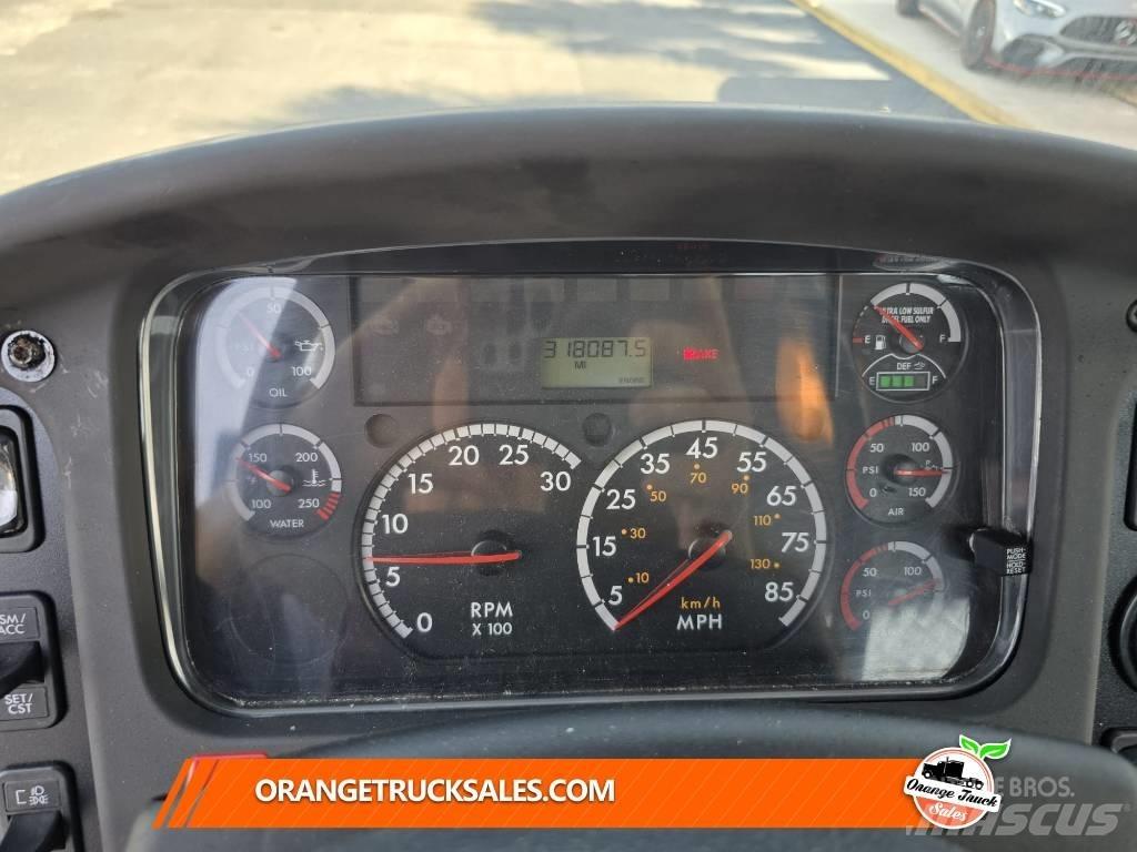 Freightliner M2 106 Çekiciler
