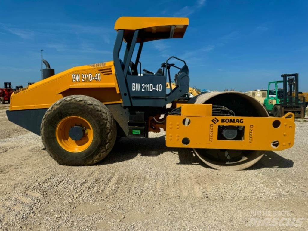 Bomag BW 211 D-40 Kombine silindirler