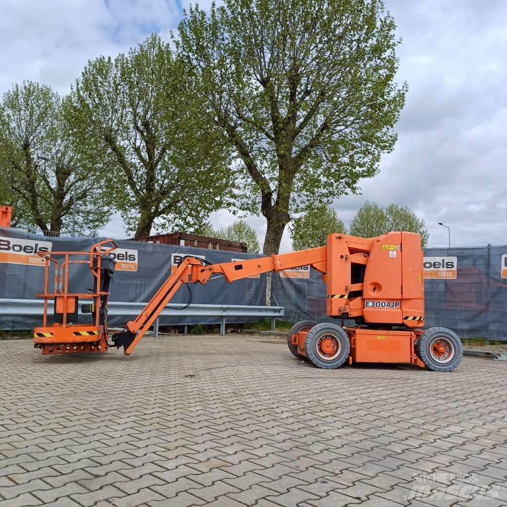 JLG E300AJP Körüklü personel platformları