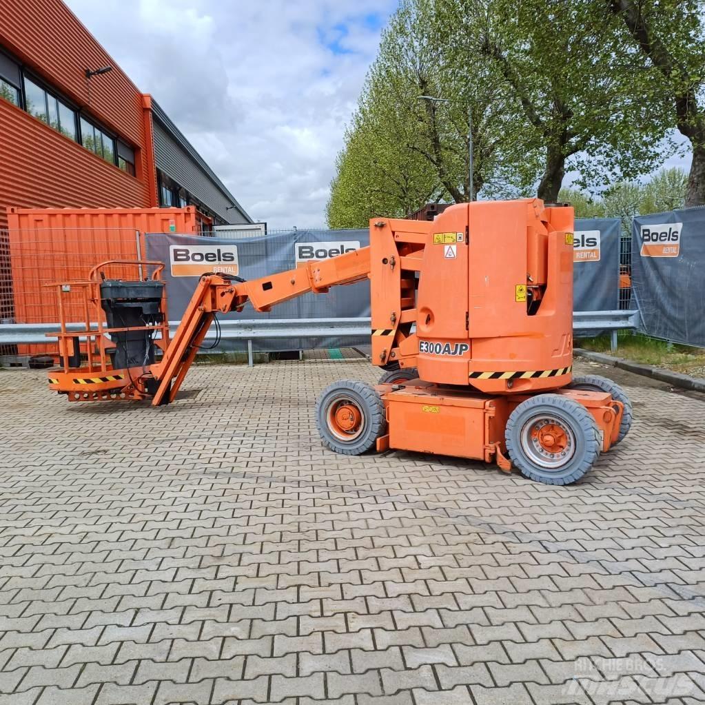 JLG E300AJP Körüklü personel platformları