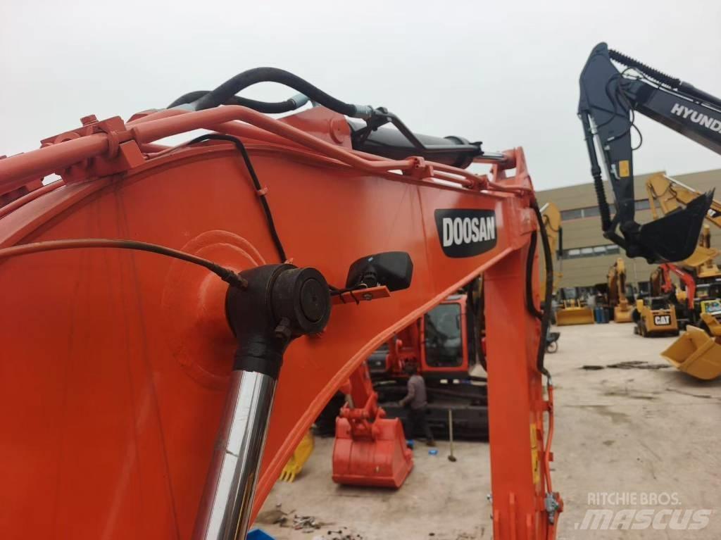 Doosan DX 140 Paletli ekskavatörler