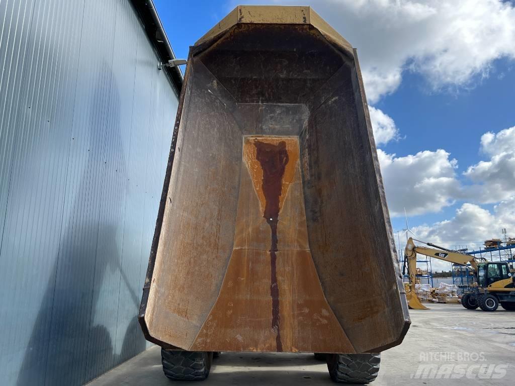 CAT 735B Belden kirma kaya kamyonu