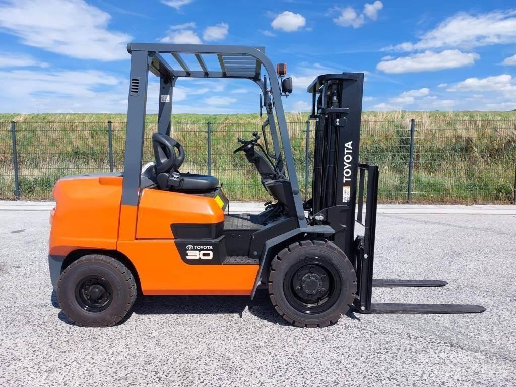 Toyota FDZN30 Dizel forkliftler