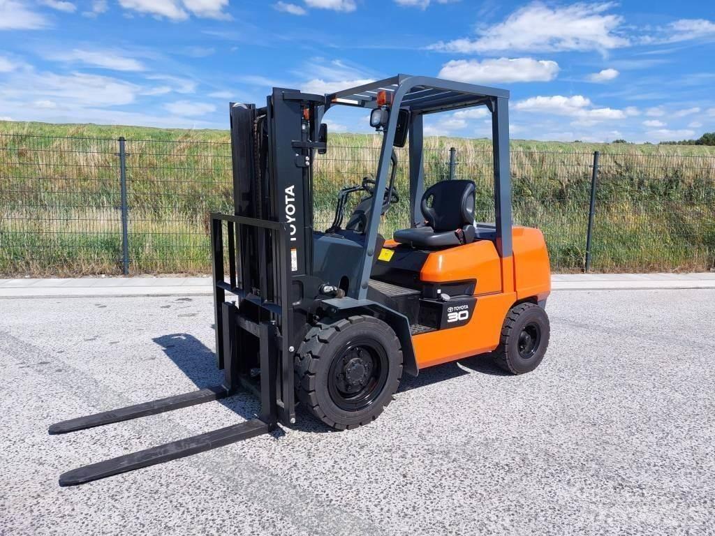 Toyota FDZN30 Dizel forkliftler
