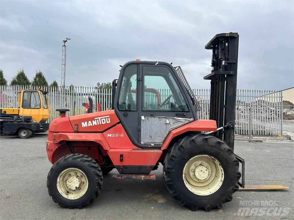 Manitou M26-4 Arazi tipi forklift