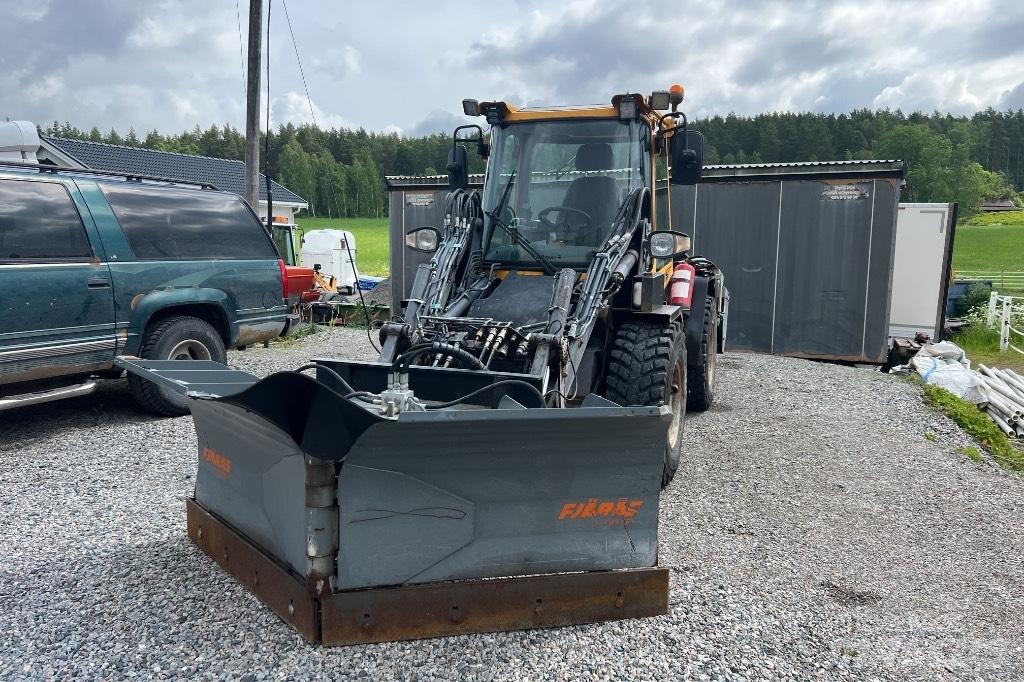 LM Trac 586 Kazici yükleyiciler