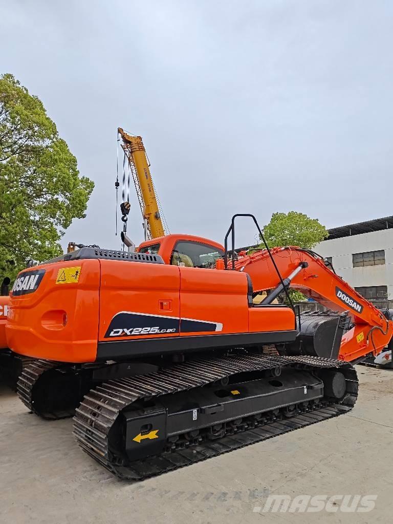 Doosan DX 225 LC Paletli ekskavatörler