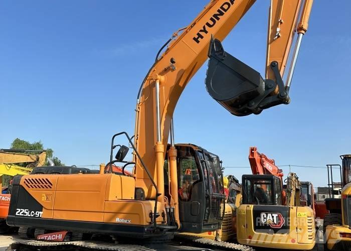 Hyundai 225 Paletli ekskavatörler