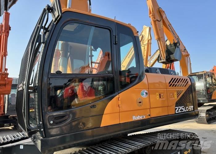 Hyundai 225 Paletli ekskavatörler