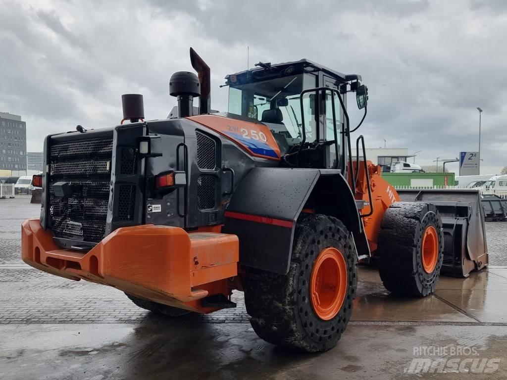 Hitachi ZW 250 Tekerlekli yükleyiciler