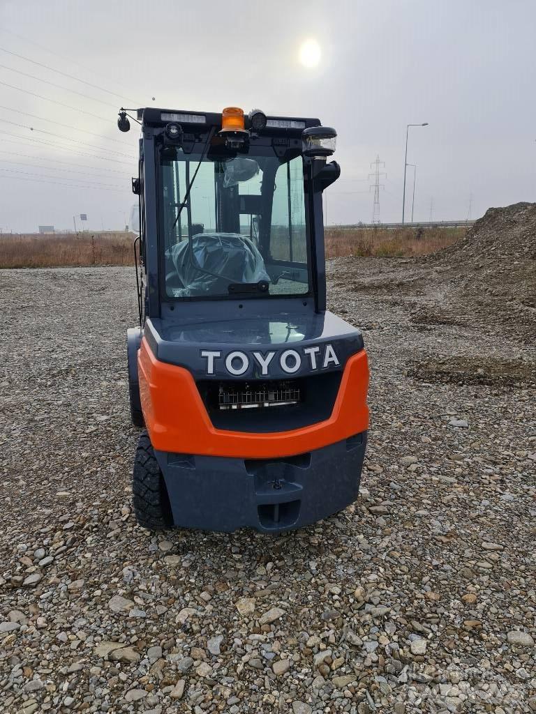 Toyota Tonero Reach truck - depo içi istif araçları