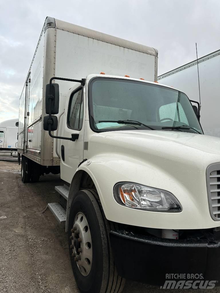 Freightliner M2 106 Kapali kasa kamyonlar