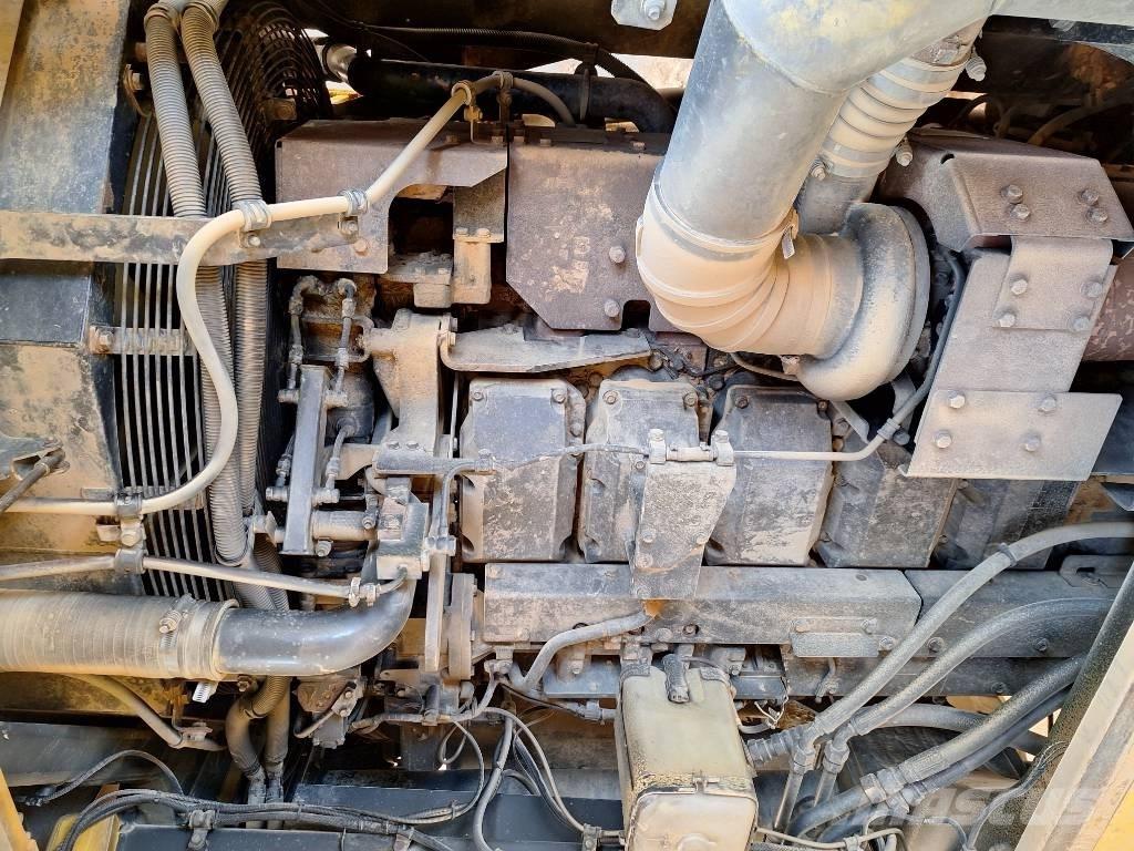 Komatsu HD605-7EO Yol disi kaya kamyonu