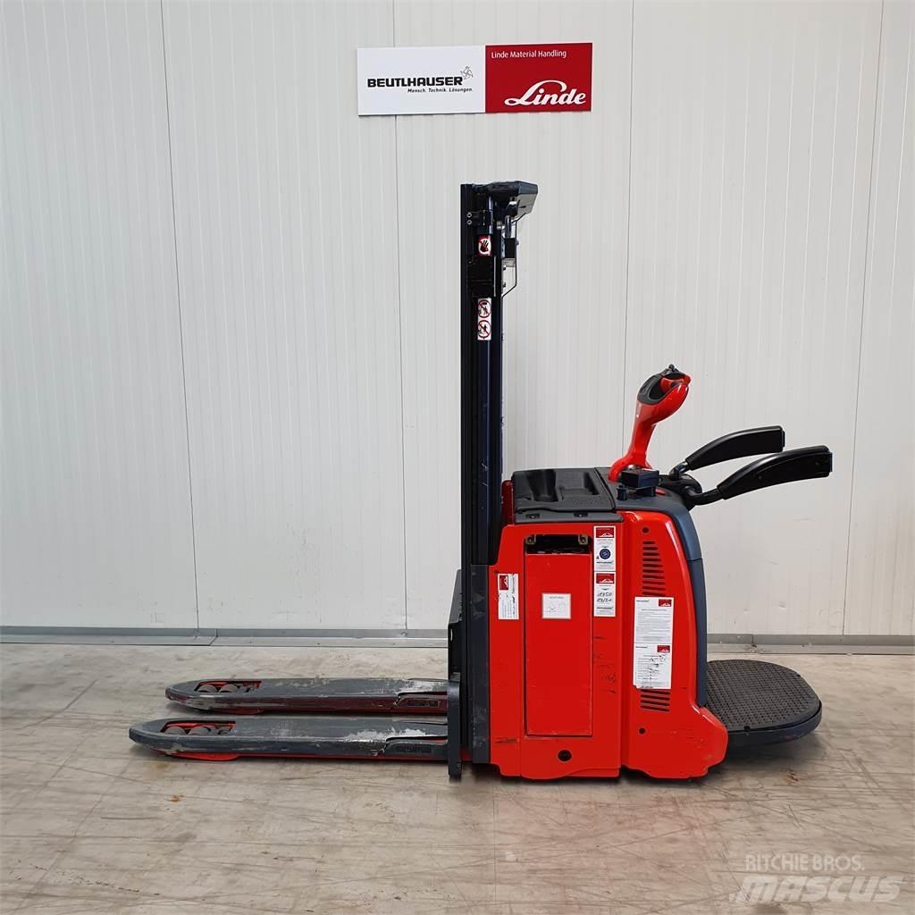 Linde D12AP Yaya kumandali istif makinasi