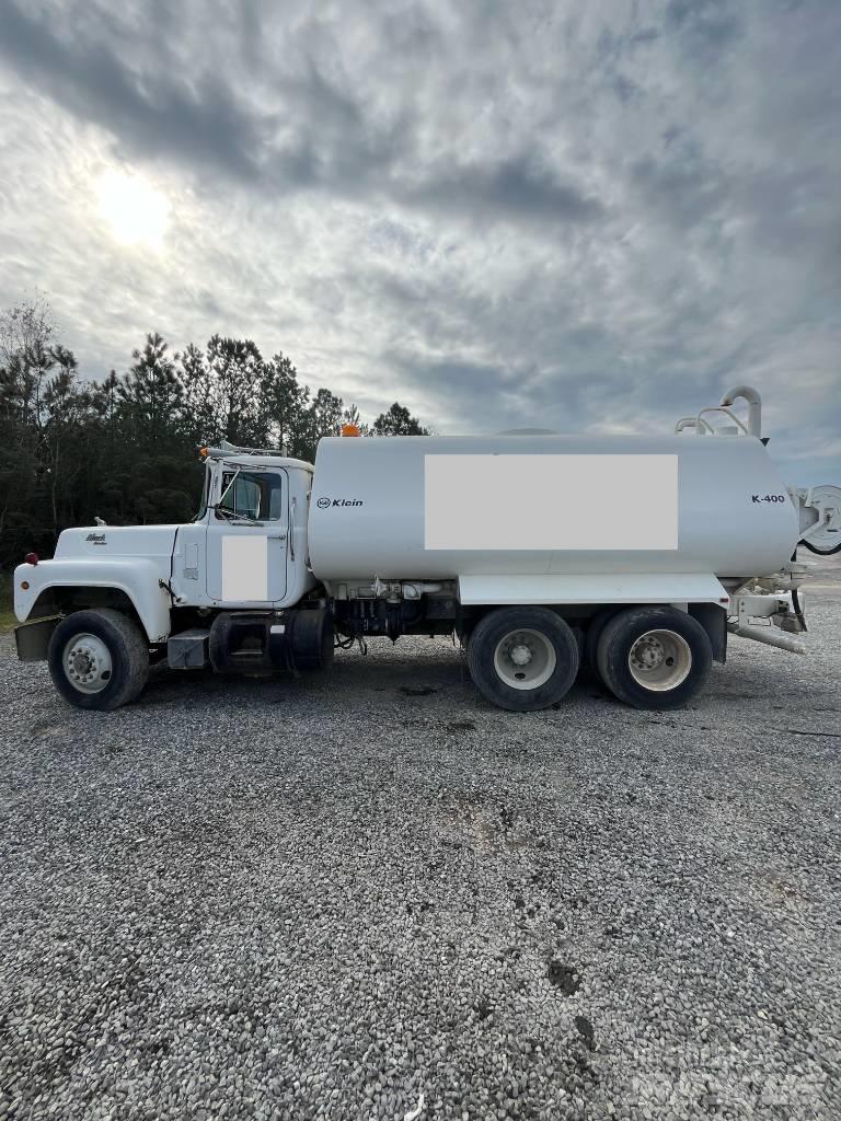 Mack RD 688 Su tankerleri