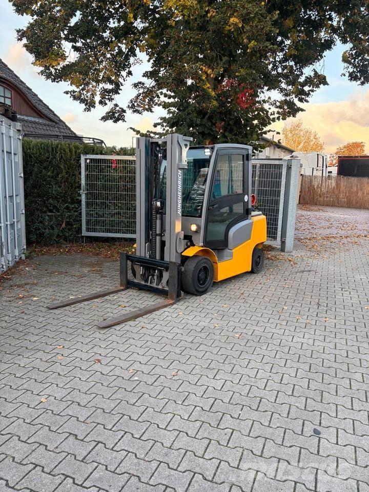 Jungheinrich TFG 425 LPG'li forkliftler