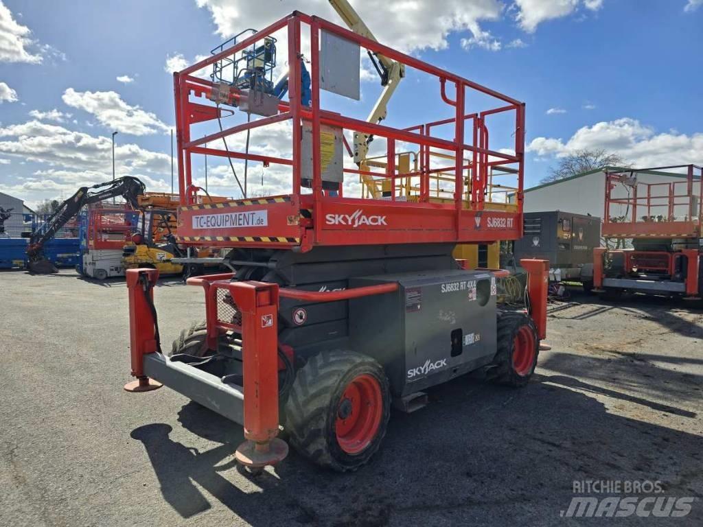 SkyJack SJ 6832 RT Makasli platformlar
