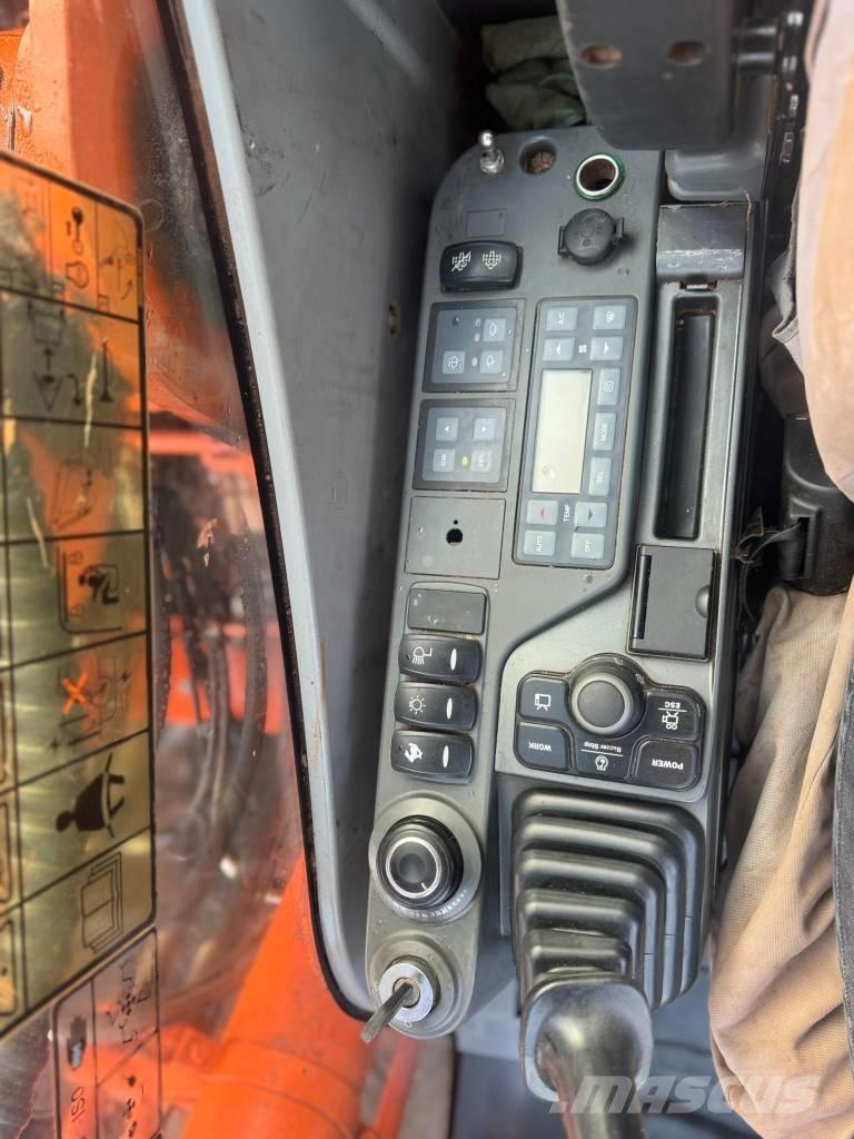 Doosan DX 225 LC Paletli ekskavatörler