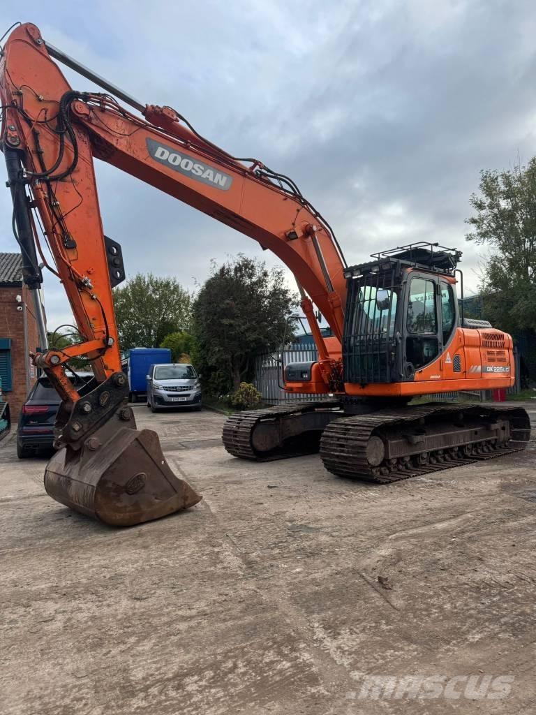Doosan DX 225 LC Paletli ekskavatörler