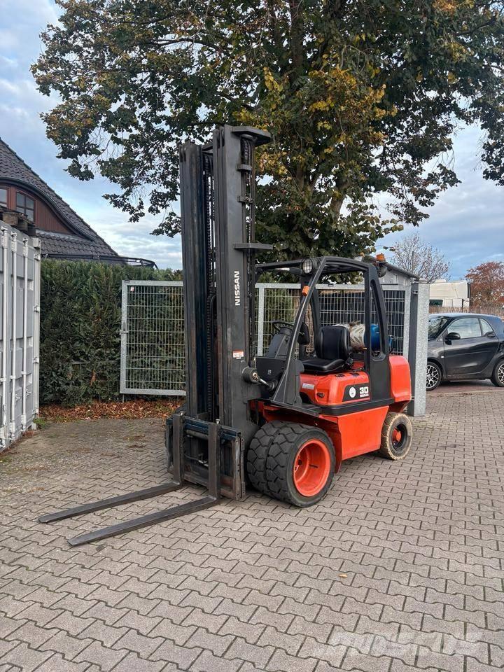 Nissan UGD02 A 30 PQ LPG'li forkliftler