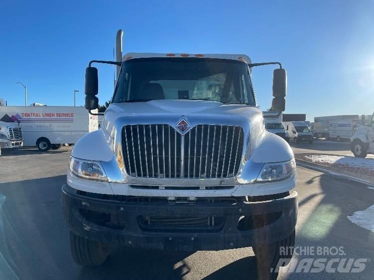International 4300 İçecek kamyonları