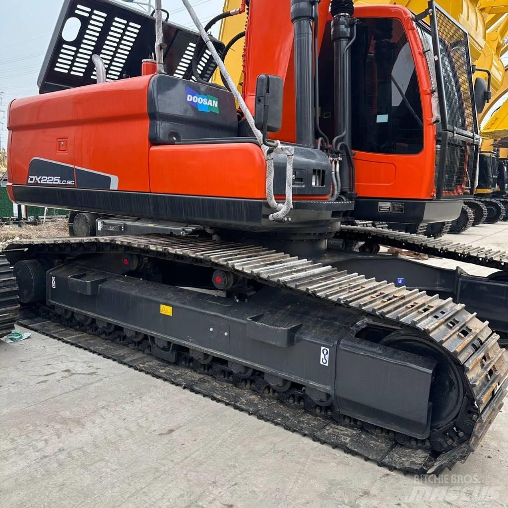 Doosan DX225LC-9 Paletli ekskavatörler