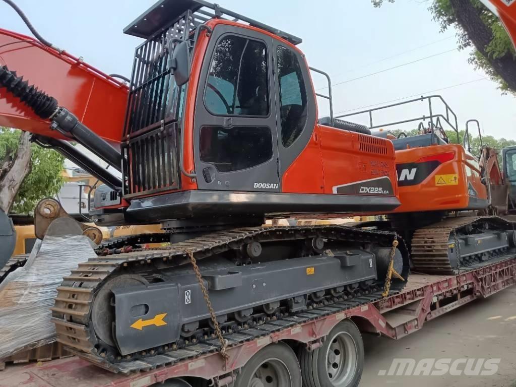 Doosan DX 225 Paletli ekskavatörler