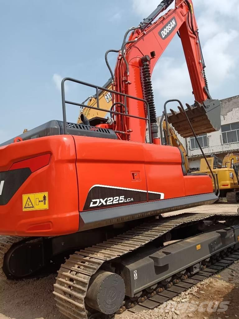 Doosan DX 225 Paletli ekskavatörler
