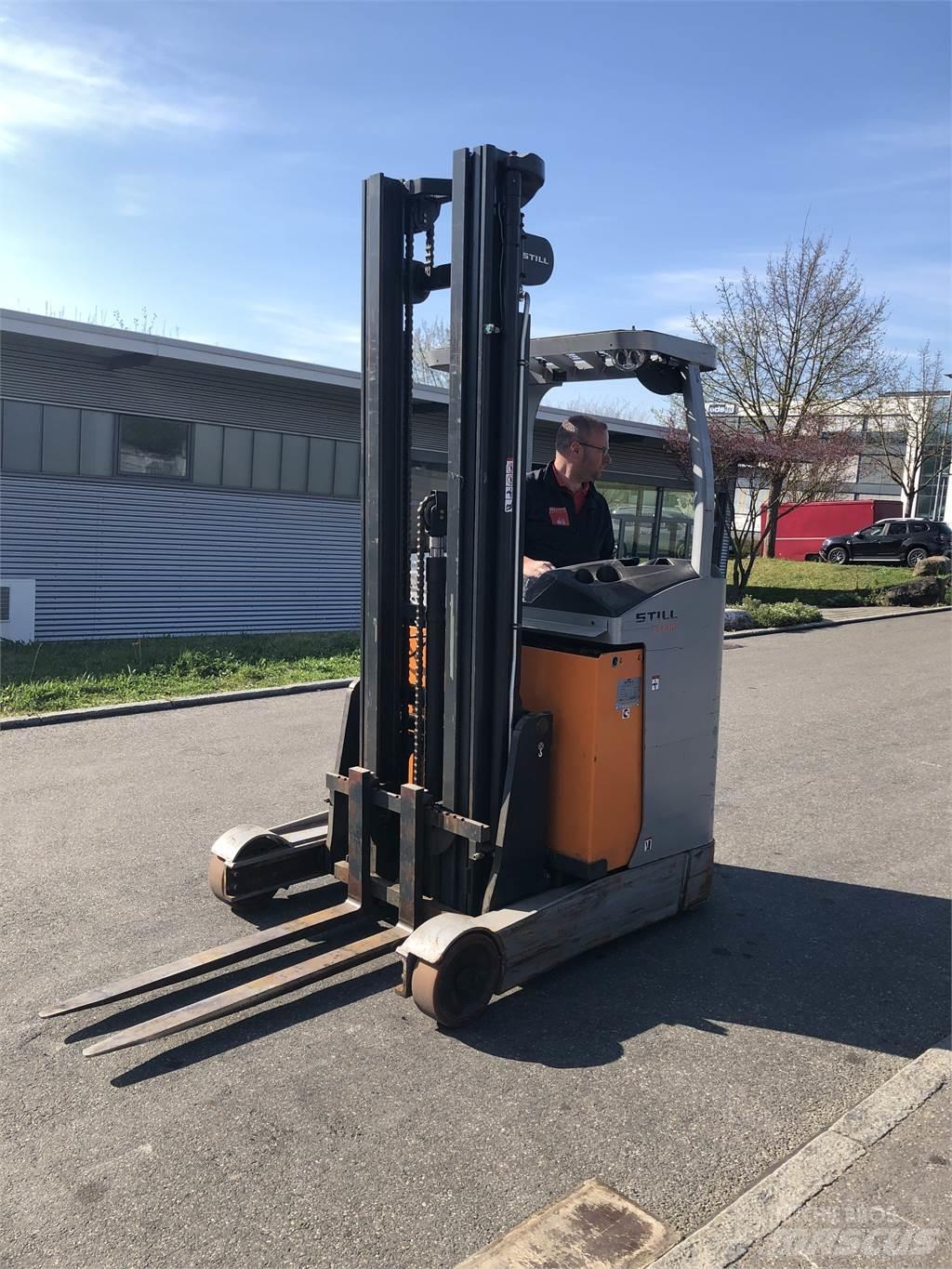 Still FM-X10 Reach truck - depo içi istif araçları