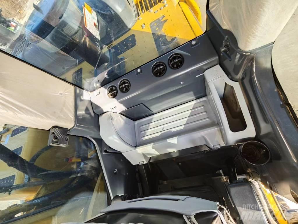 Komatsu PC 240-8 Paletli ekskavatörler