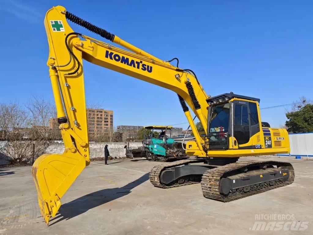 Komatsu PC 240-8 Paletli ekskavatörler