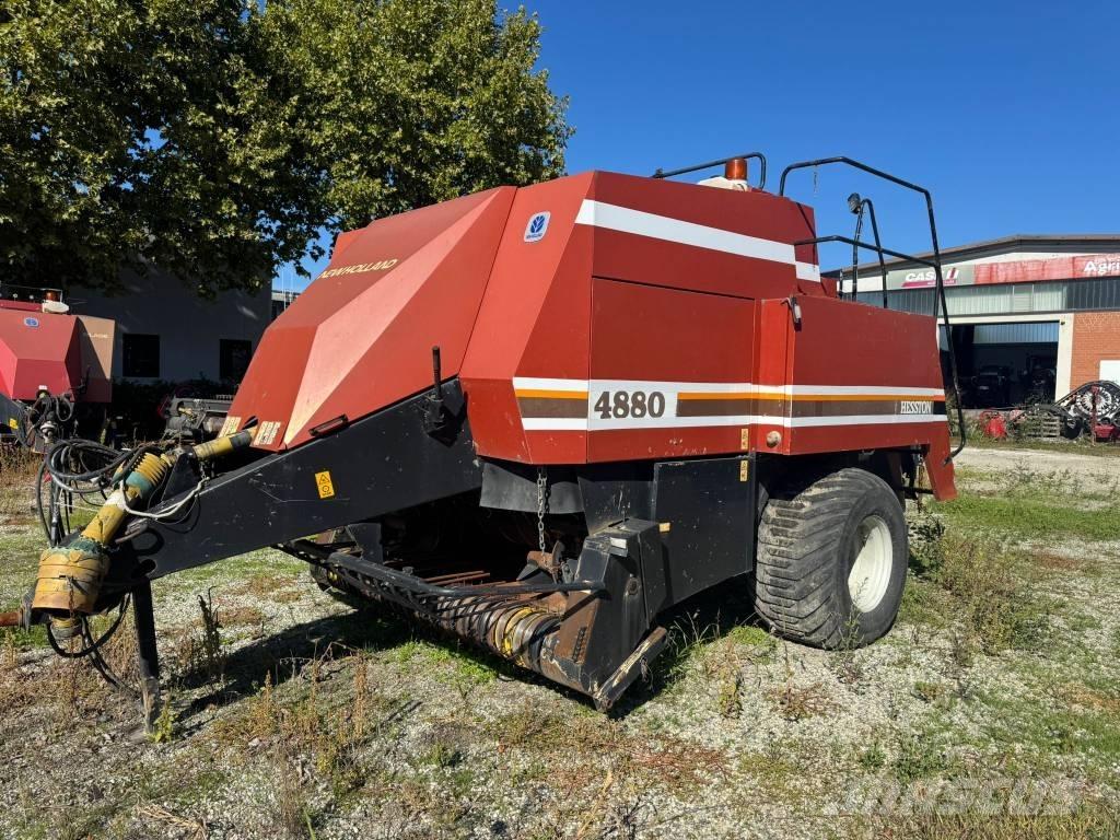 Hesston 4880 Küp balya makinalari