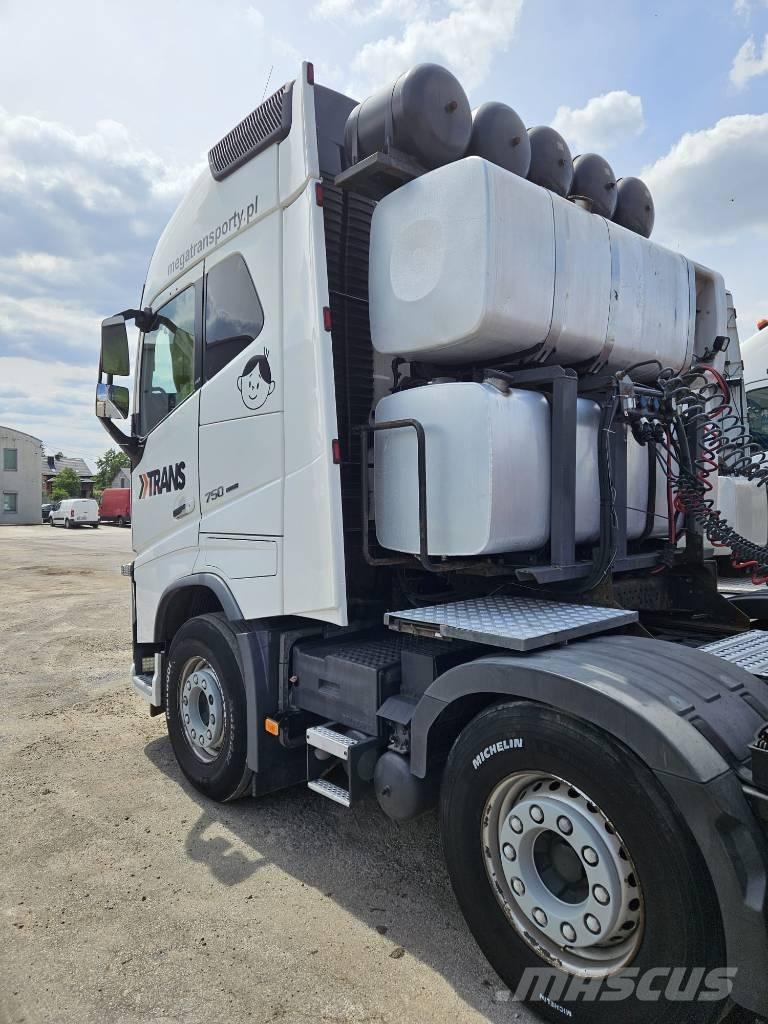 Volvo FH16 750KM 8x4 Çekiciler