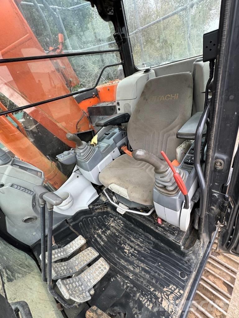 Hitachi ZX 135 US-5B Paletli ekskavatörler