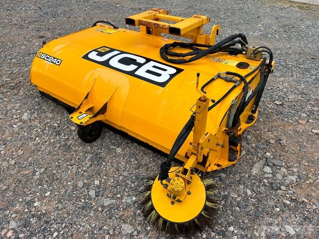 JCB SC 240 Süpürgeler