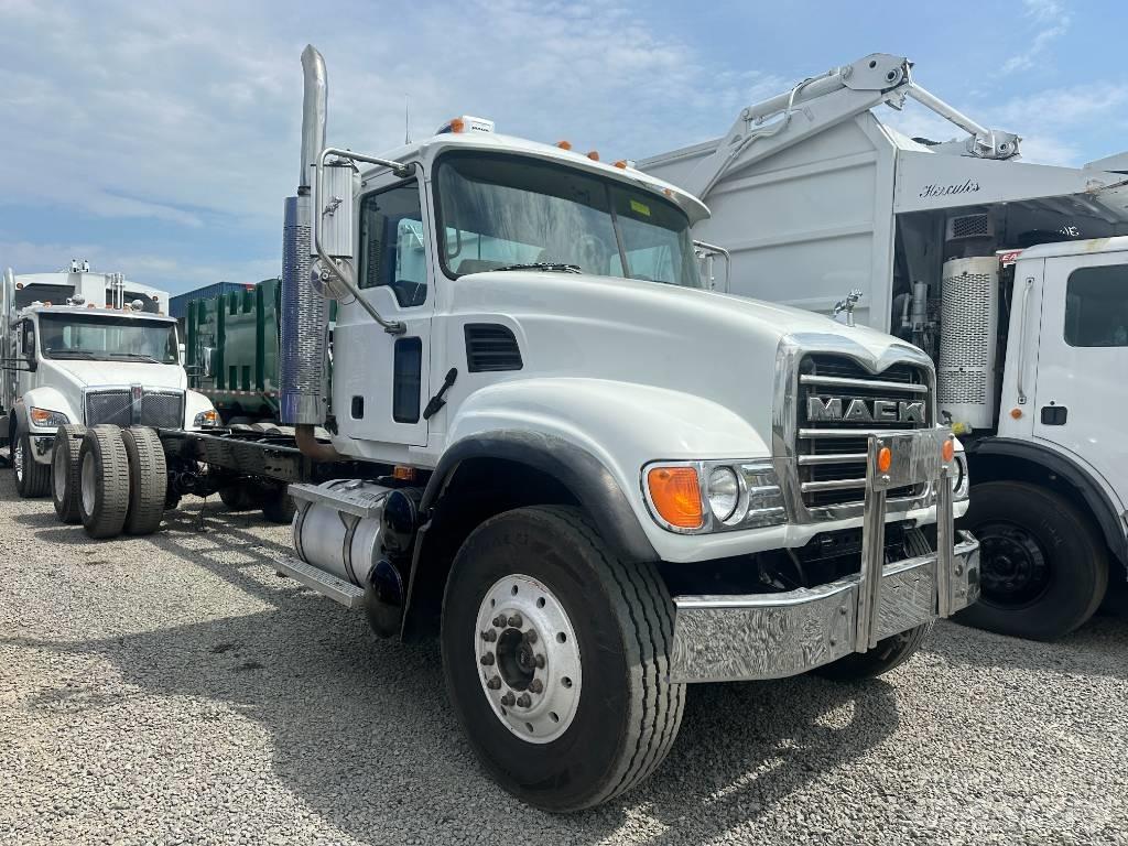 Mack CV 713 Çekiciler