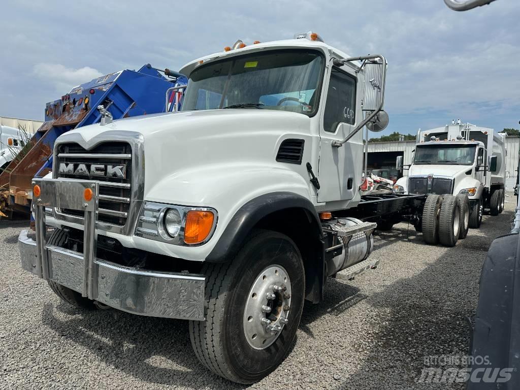 Mack CV 713 Çekiciler