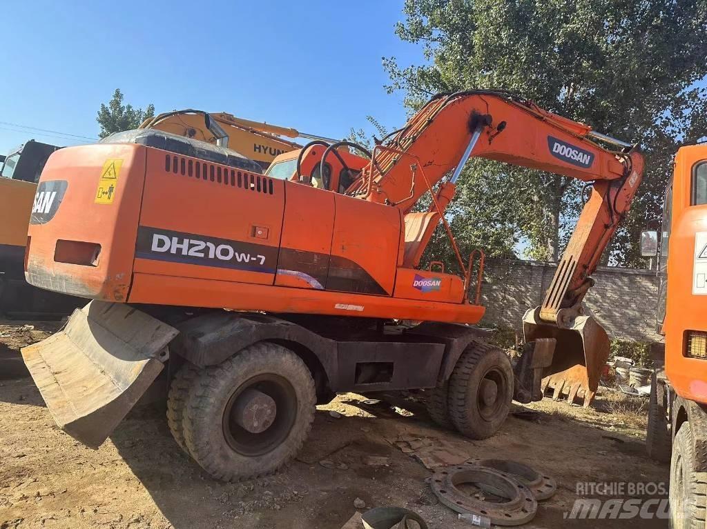 Doosan DH 210 W Lastik tekerli ekskavatörler