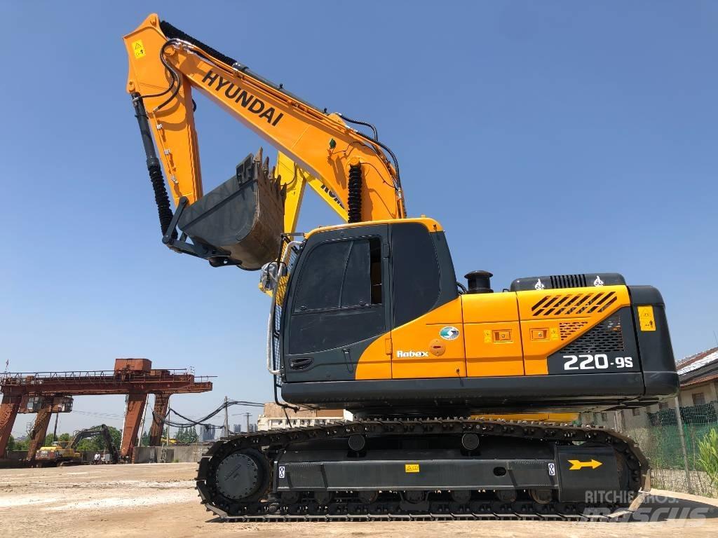 Hyundai R220-9s Paletli ekskavatörler