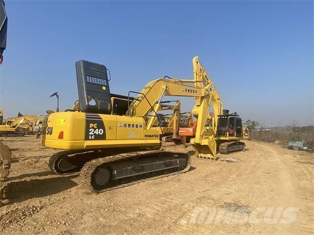 Komatsu PC 240-8 Paletli ekskavatörler