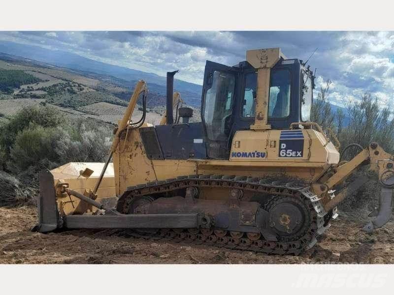 Komatsu D65EX-15 Paletli dozerler