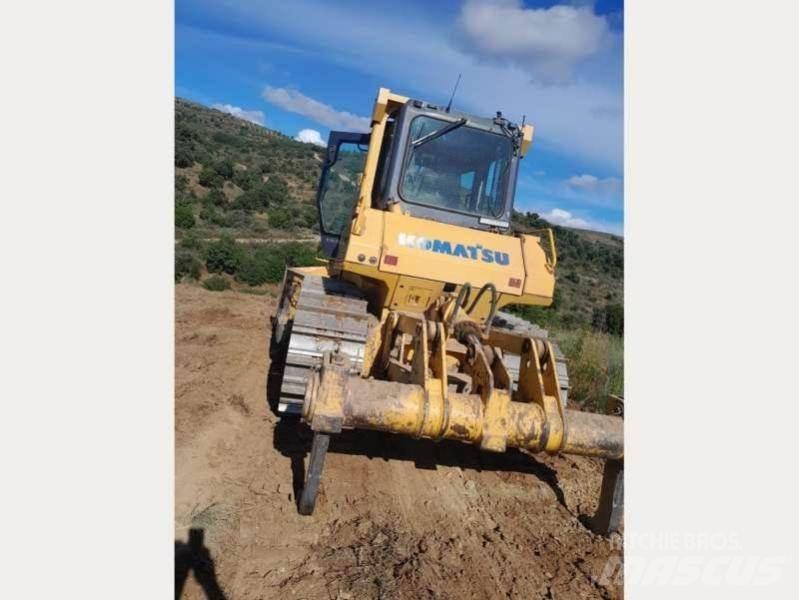 Komatsu D65EX-15 Paletli dozerler