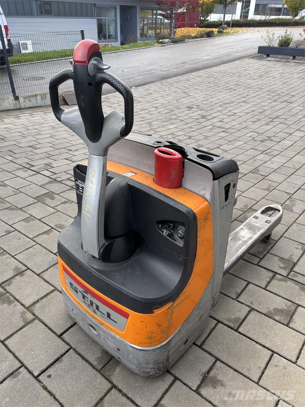 Still EXU16 Yaya kumandali istif makinasi