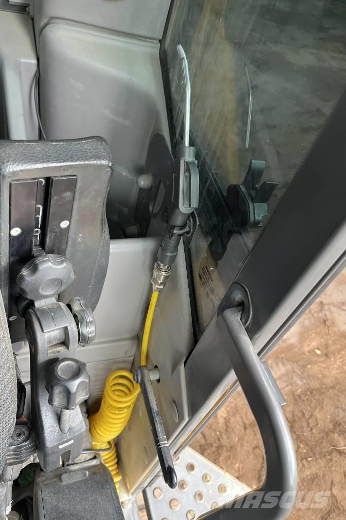 Volvo EC 300 EL Paletli ekskavatörler