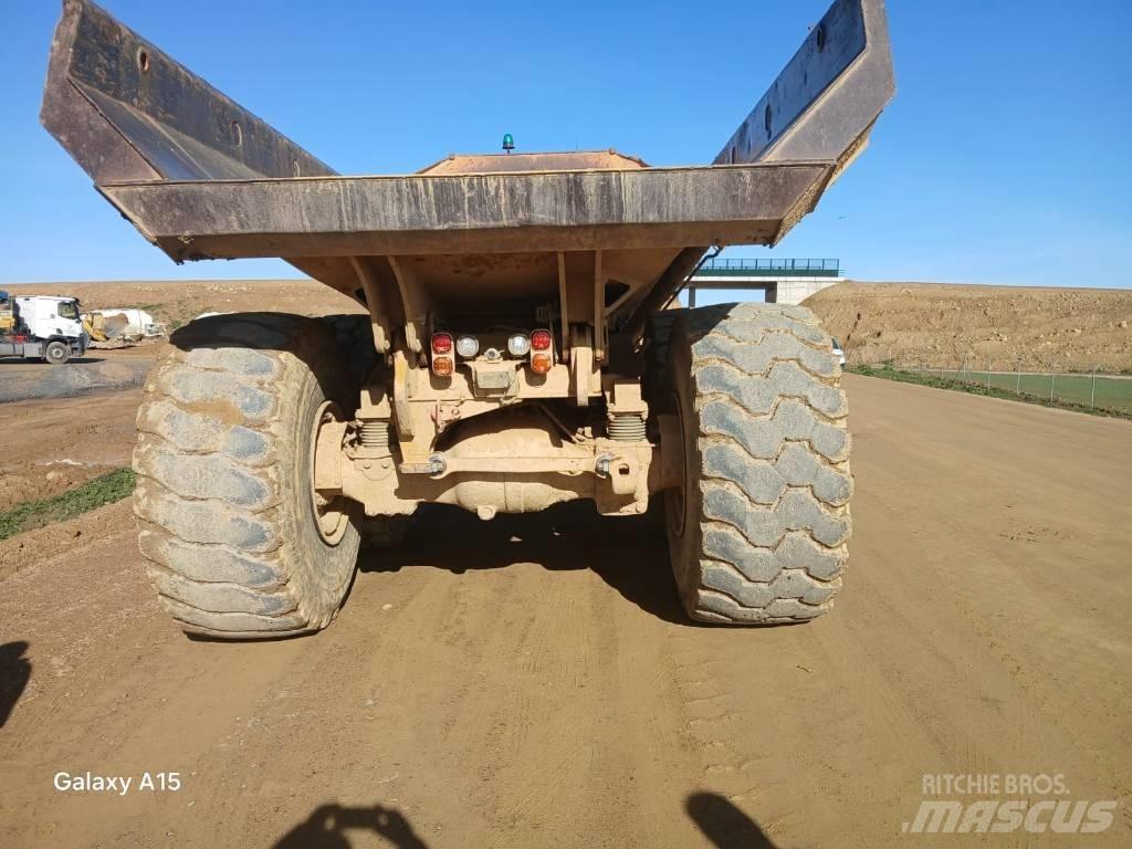 CAT 745 Belden kirma kaya kamyonu