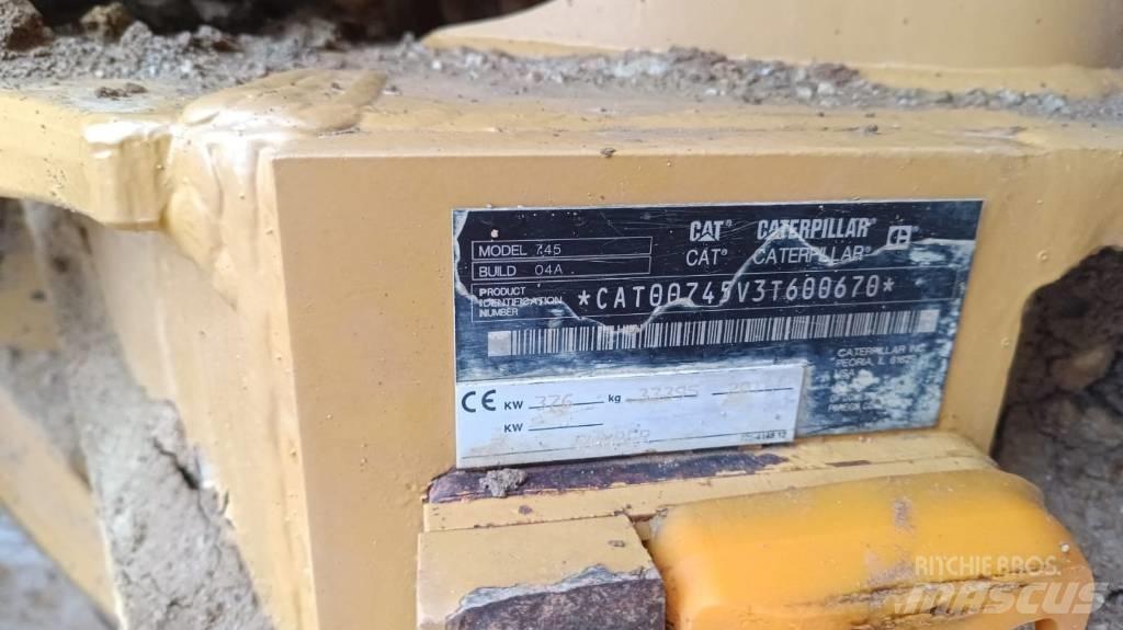 CAT 745 Belden kirma kaya kamyonu