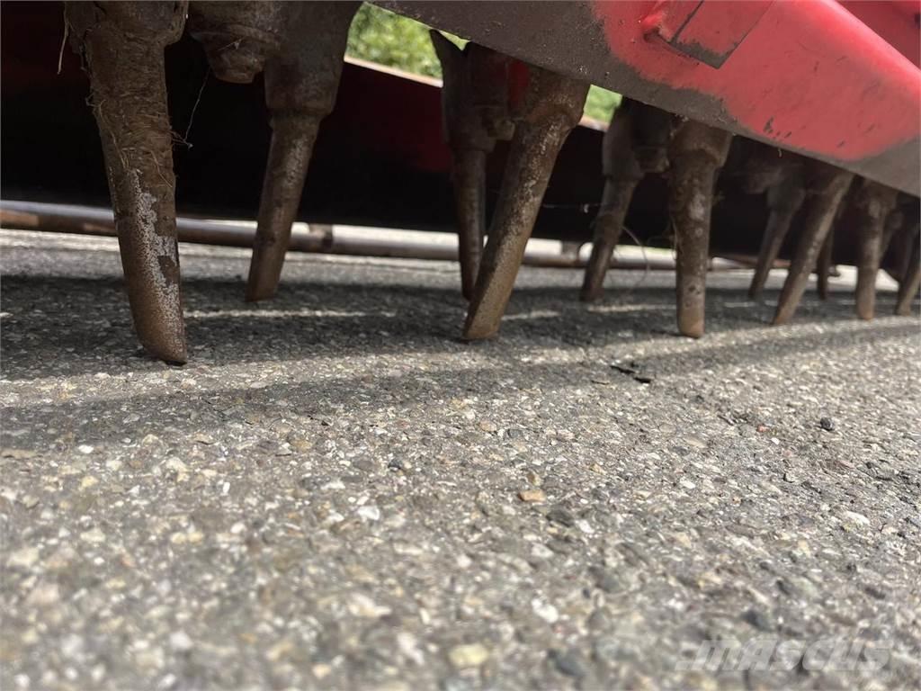 Lely 300-22 Üniversal ekim makinasi