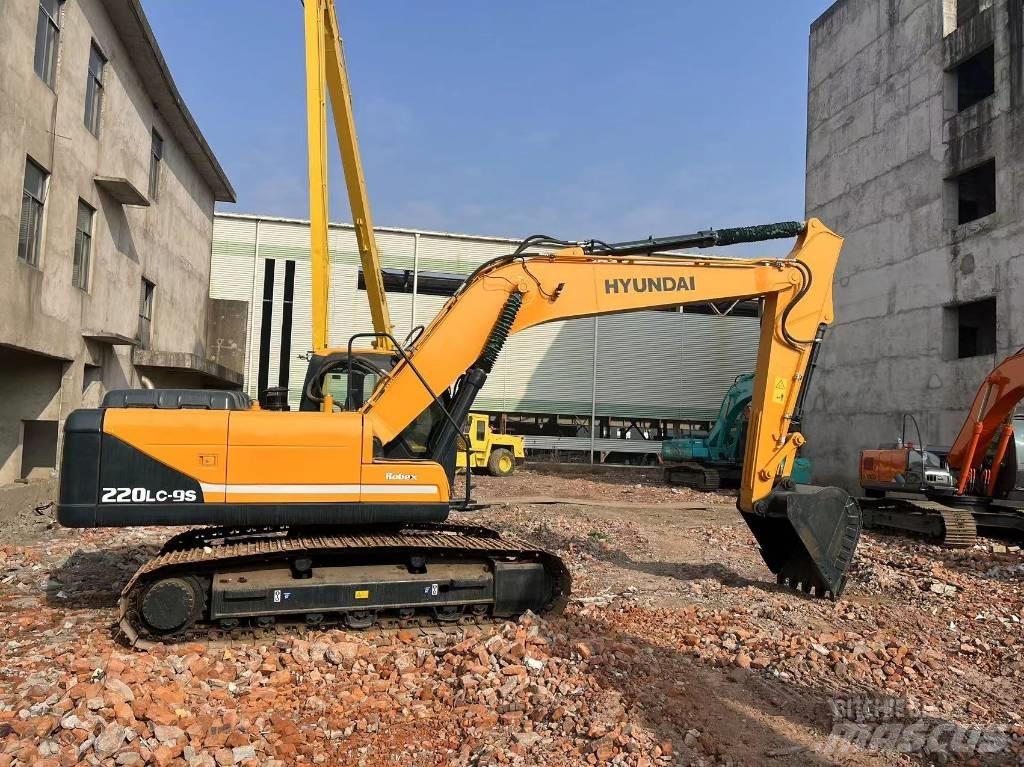Hyundai R220 Paletli ekskavatörler