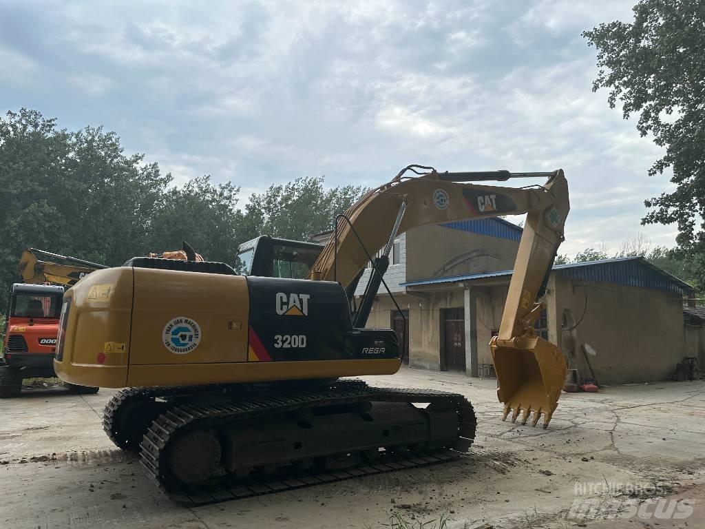 CAT 320D Paletli ekskavatörler